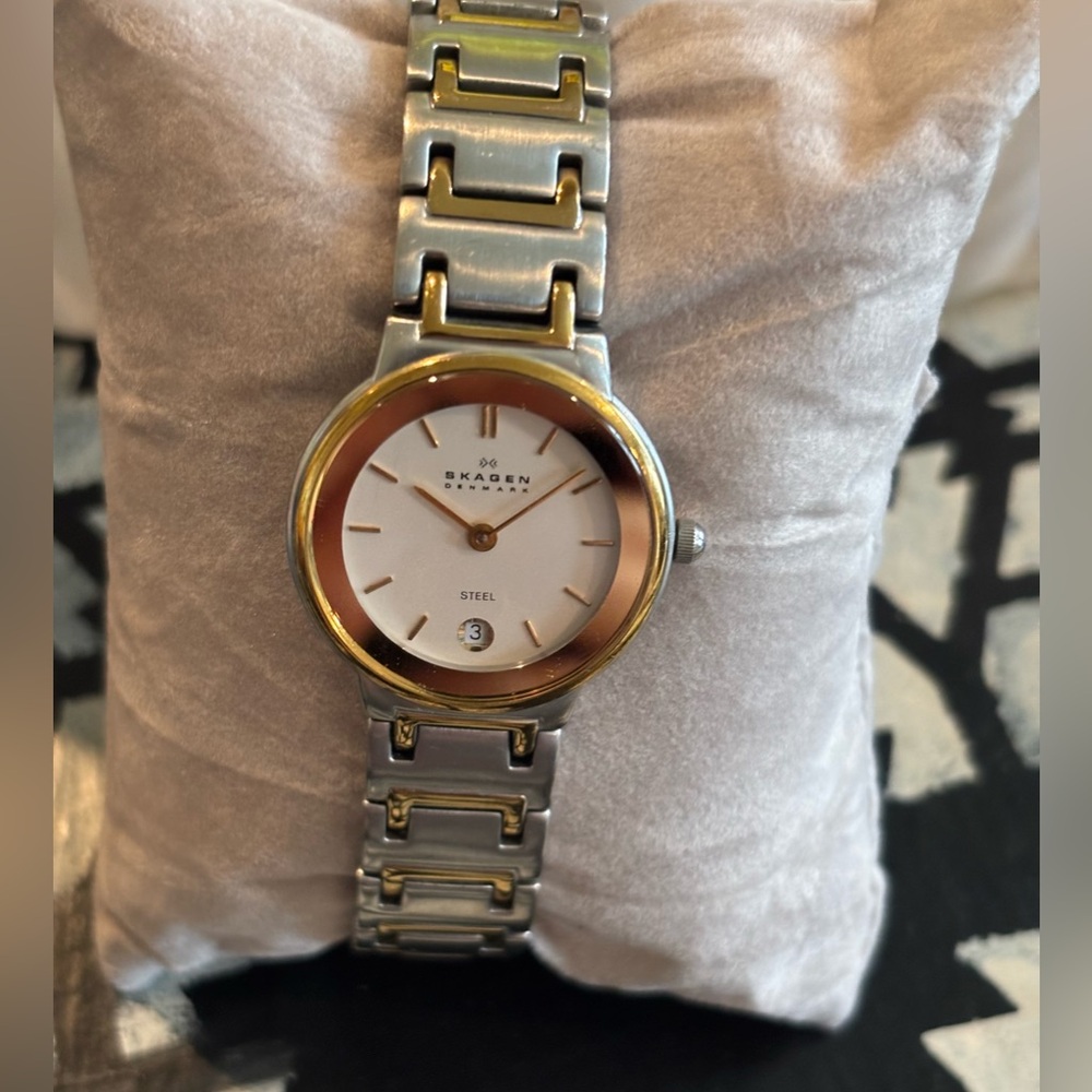 Skagen Two-Tone Dress Watch in Silver and Gold 240LGX * Battery not included*